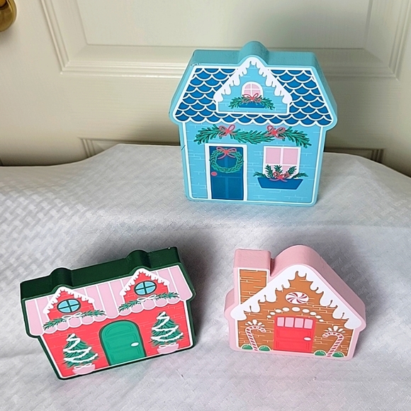 Christmas Wooden Block Village with Snowflake 4pc set - Picture 5 of 9
